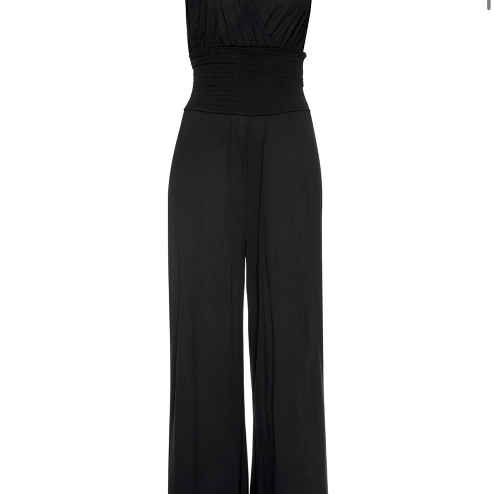 Sleek Black Jumpsuit with Tailored Silhouette